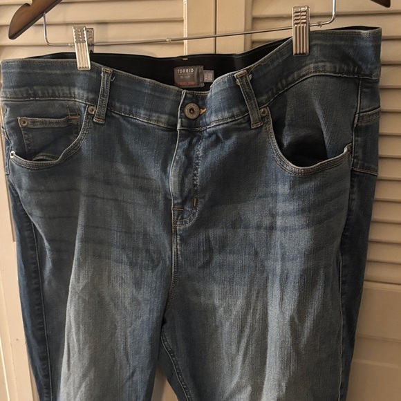 Torrid Denim Bombshell Skinny Jeans Size 22S - Picture 3 of 6